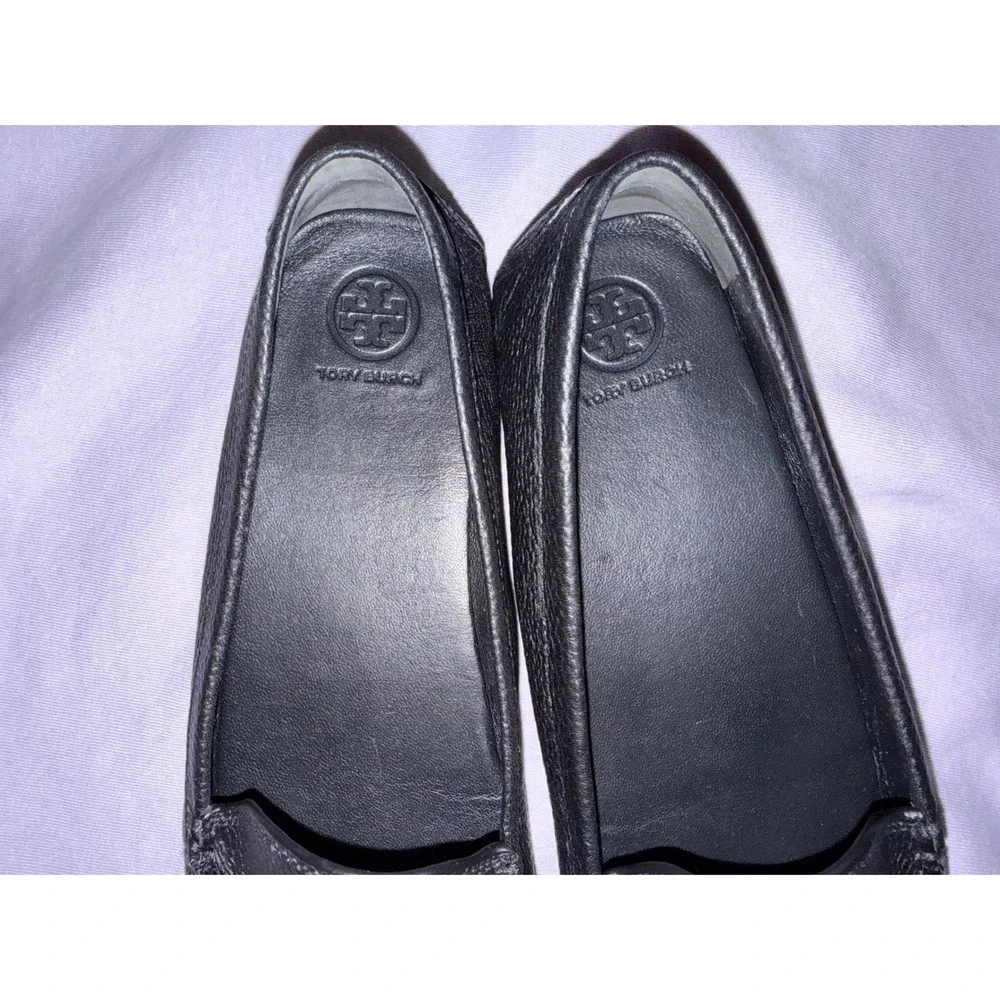 Tory Burch Everly Driver Black Tumbled Leather Loafers Gold Logo 85159 Size 7.5